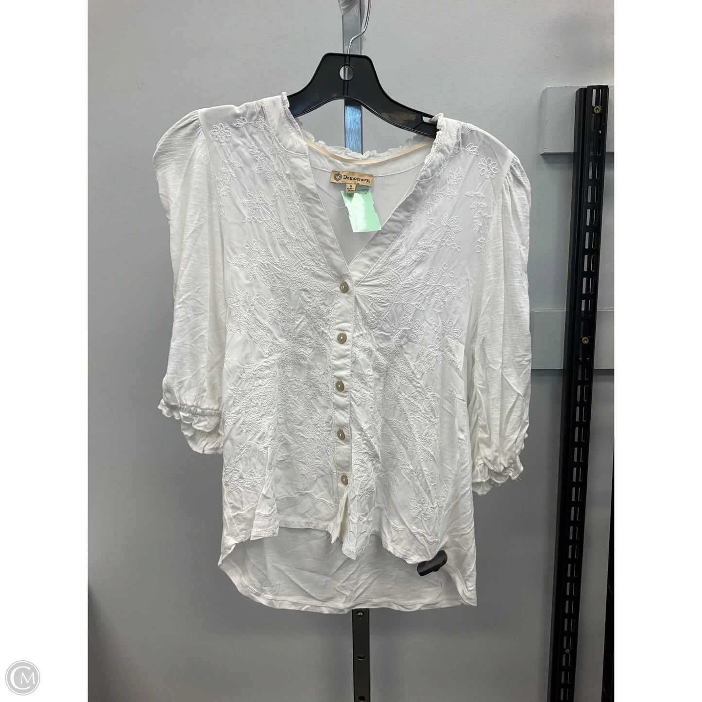 Top Short Sleeve By Democracy In White, Size: S