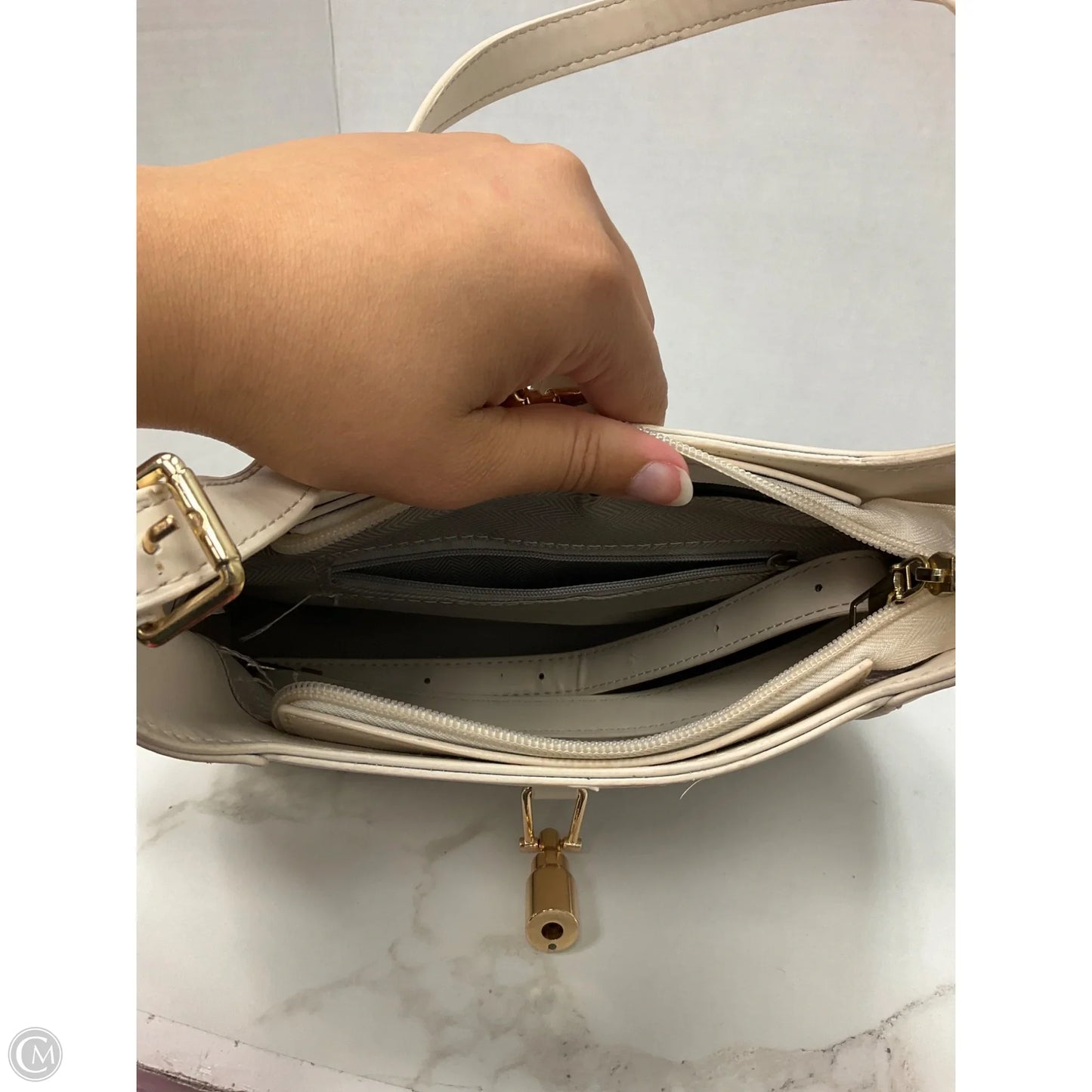 Handbag By Clothes Mentor, Size: Medium