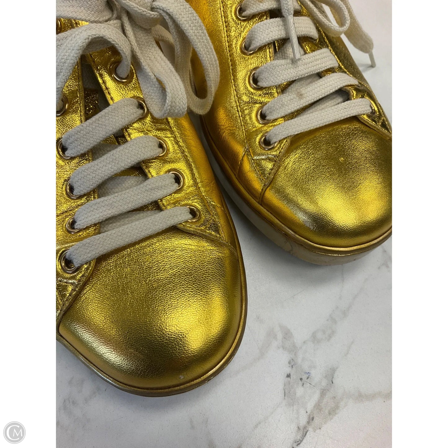 Shoes Luxury Designer By Gucci In Gold, Size: 9.5