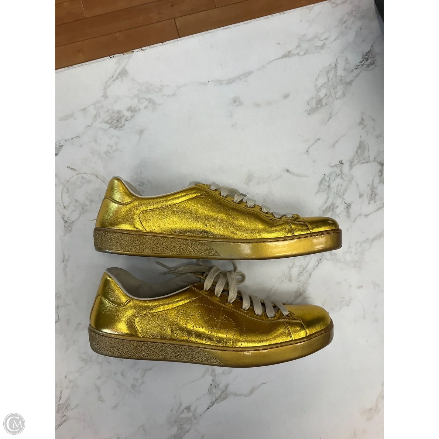 Shoes Luxury Designer By Gucci In Gold, Size: 9.5
