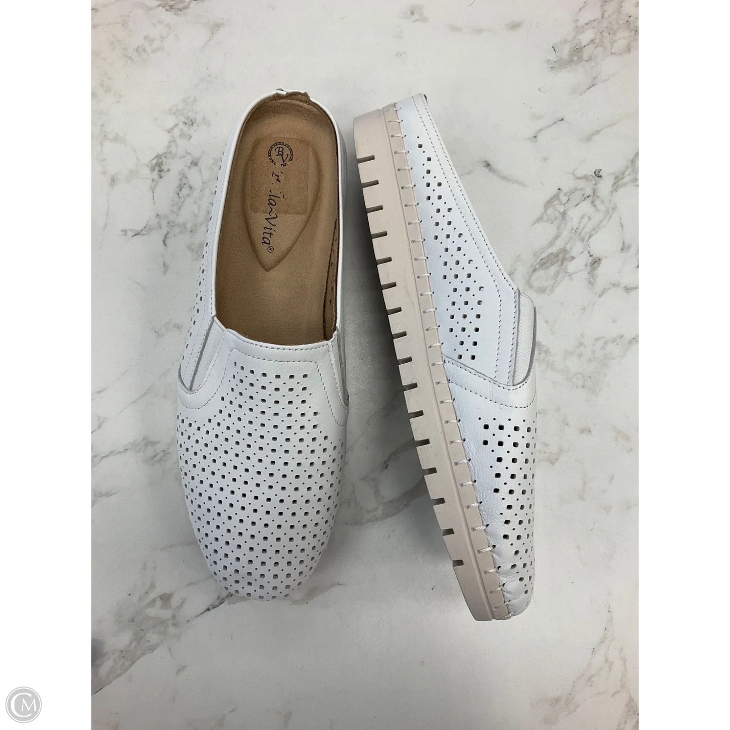 Shoes Flats By Clothes Mentor In White, Size: 10