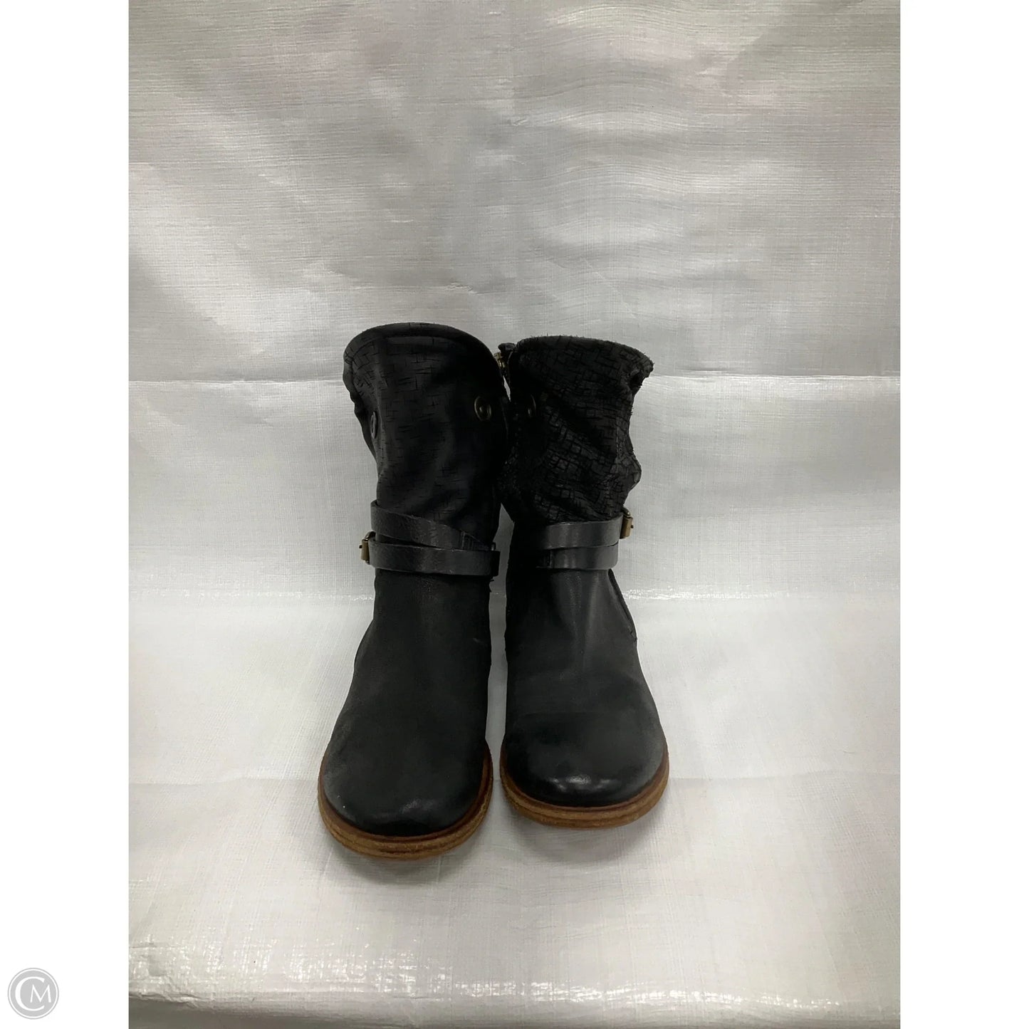 Boots Ankle Flats By Cma In Black, Size: 9