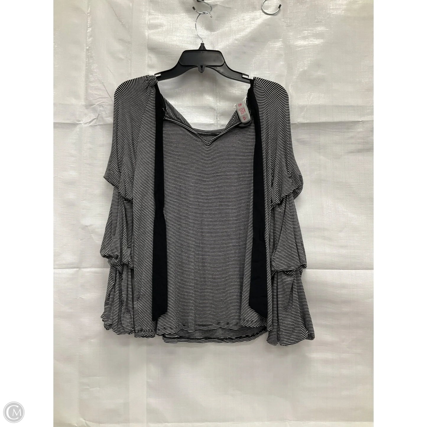 Top Long Sleeve By Maurices In Striped Pattern, Size: Xs