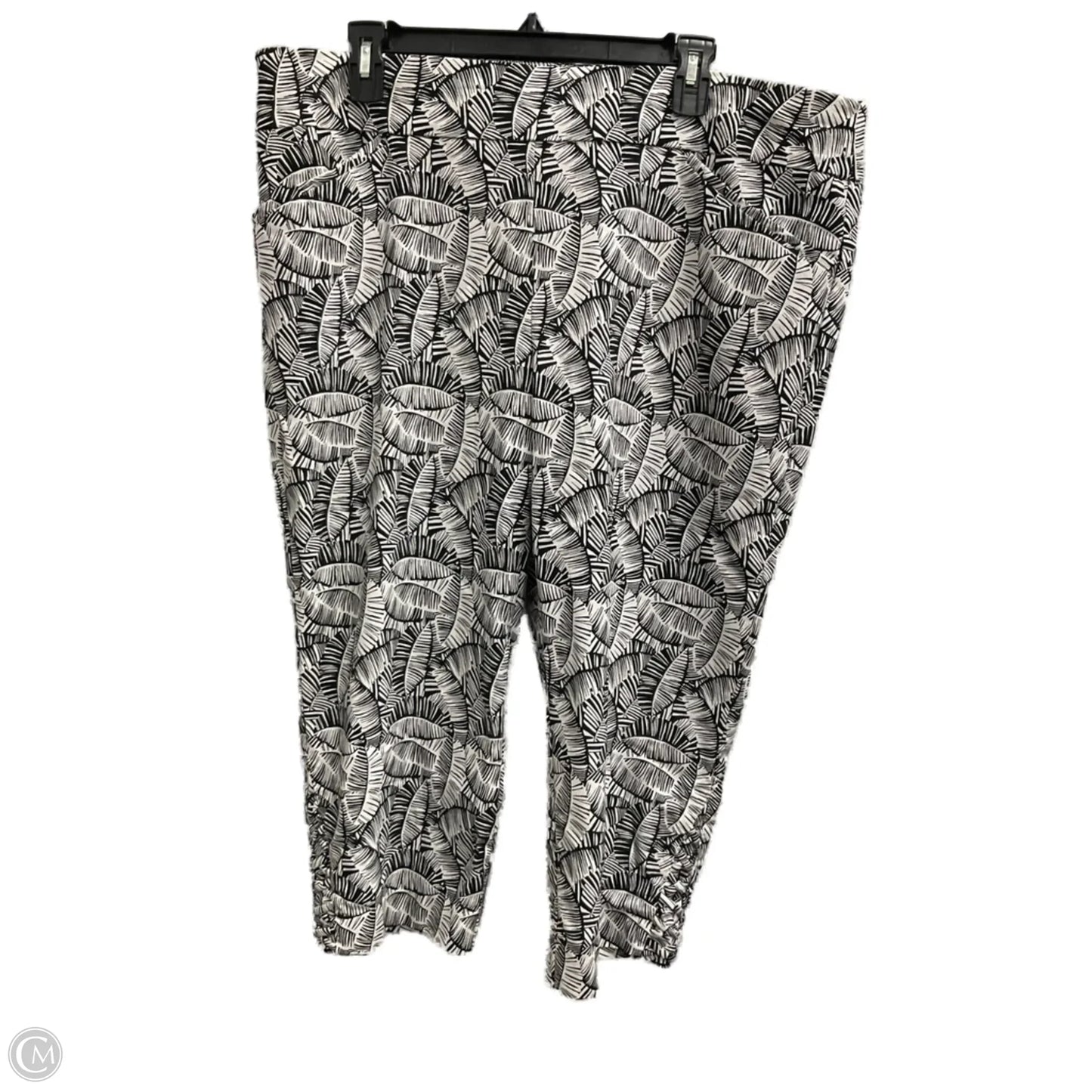 Pants Cropped By Chicos In Black & White, Size: 18