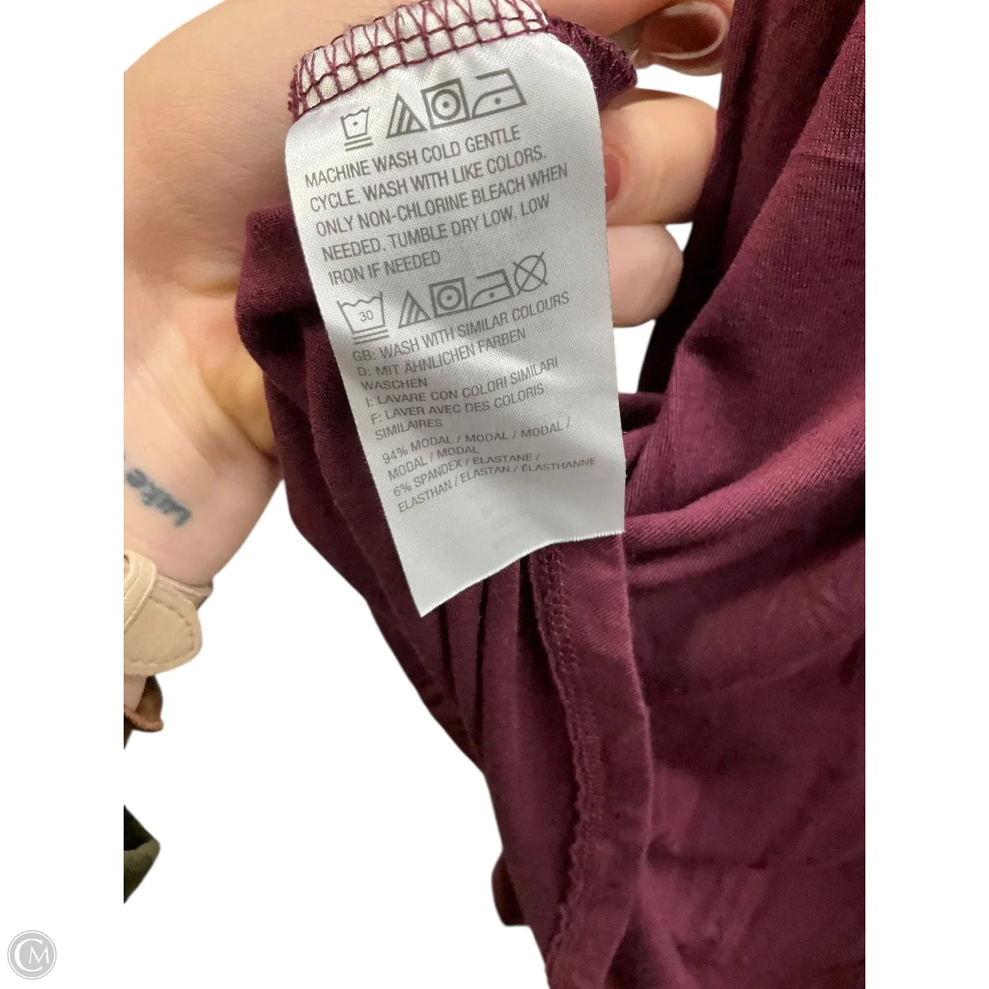 Top Long Sleeve Designer By Halston In Maroon, Size: Xl