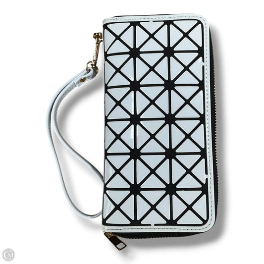 Wristlet By Cmf, Size: Small