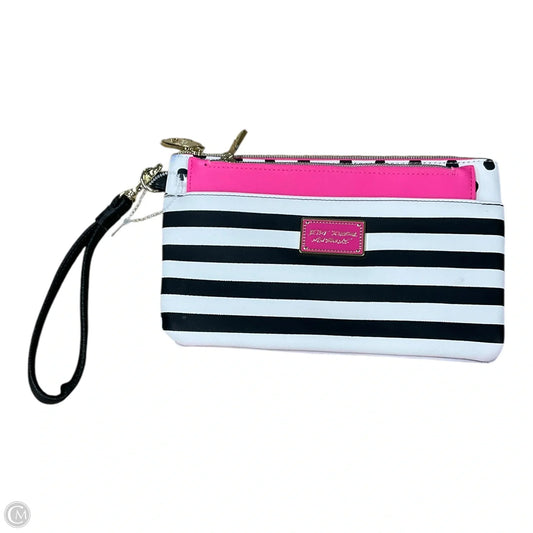 Wristlet By Betsey Johnson, Size: Medium