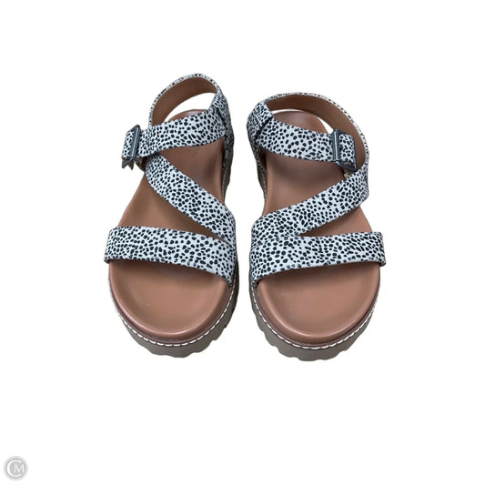 Sandals Flats By Universal Thread In Animal Print, Size: 6.5