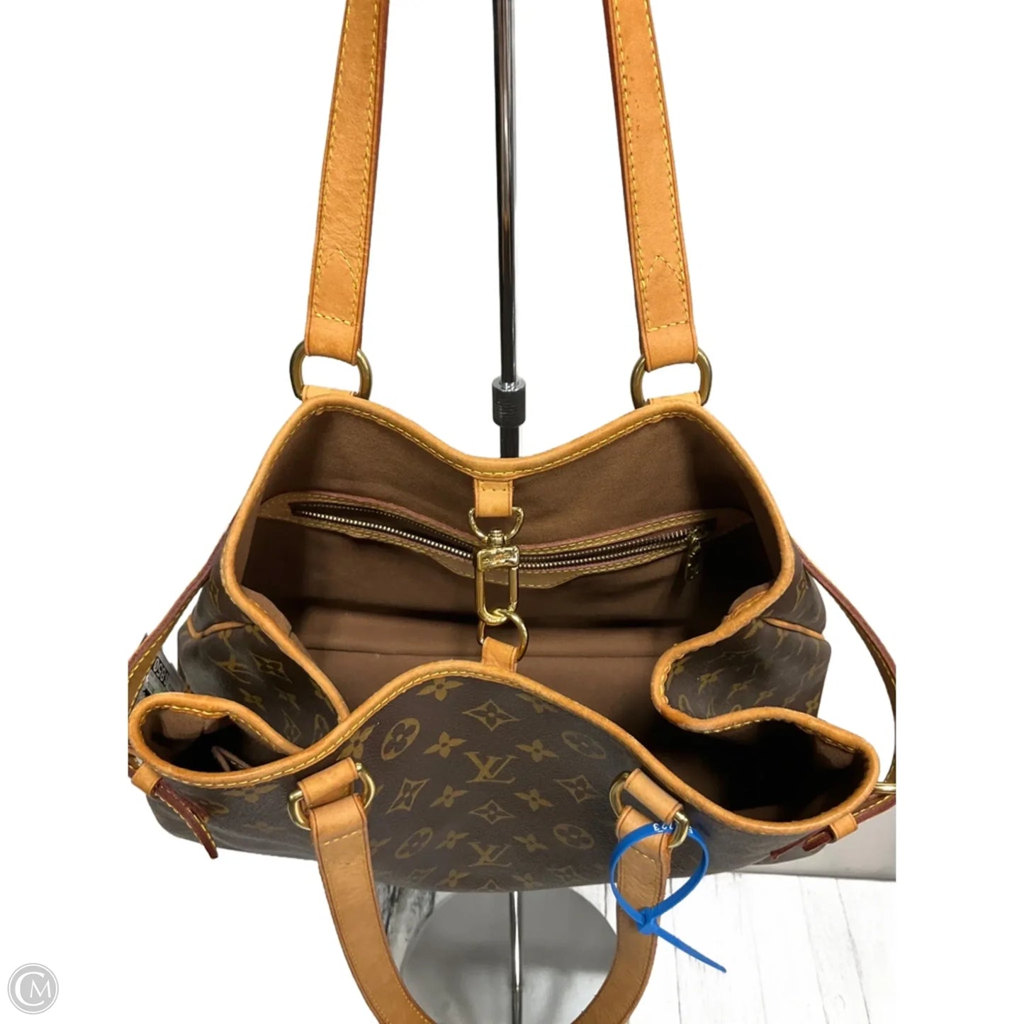 Handbag Luxury Designer By Louis Vuitton, Size: Medium