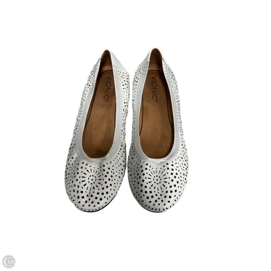 Shoes Flats By Vionic In White, Size: 6.5