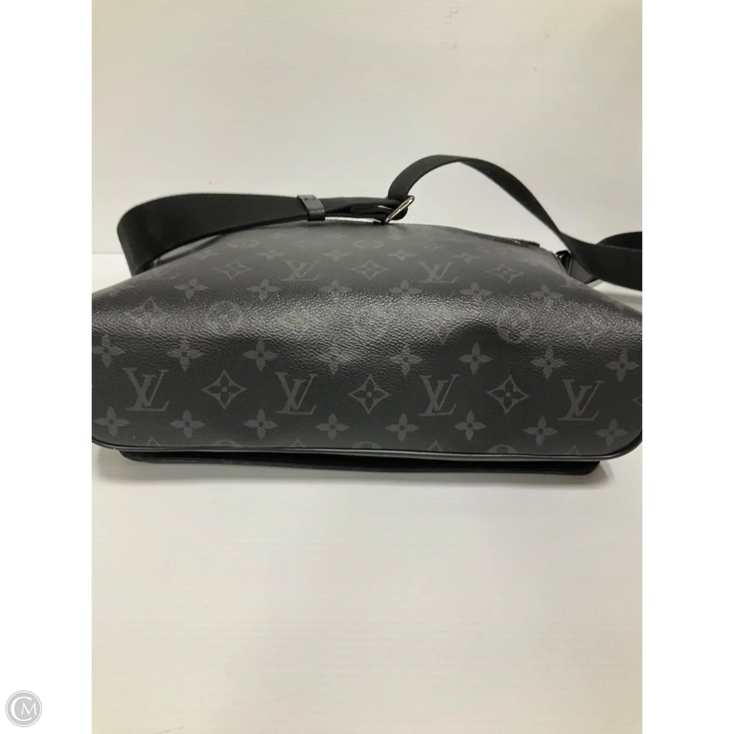 Crossbody Luxury Designer By Louis Vuitton, Size: Medium