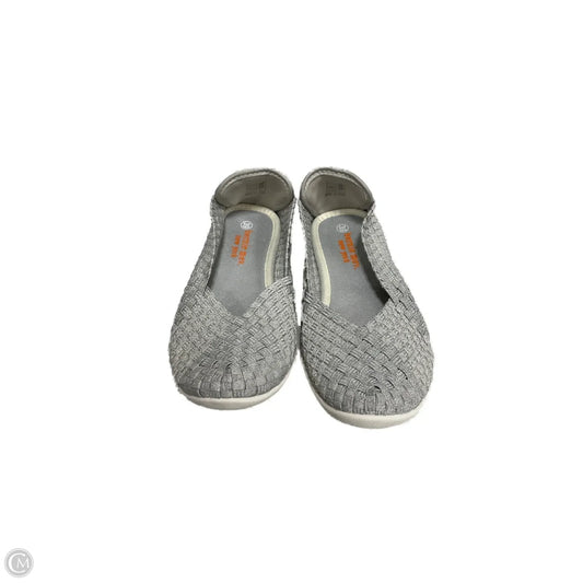 Shoes Flats By Bernie Mev In Silver, Size: 8.5