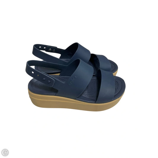 Sandals Heels Platform By Crocs In Navy, Size: 6