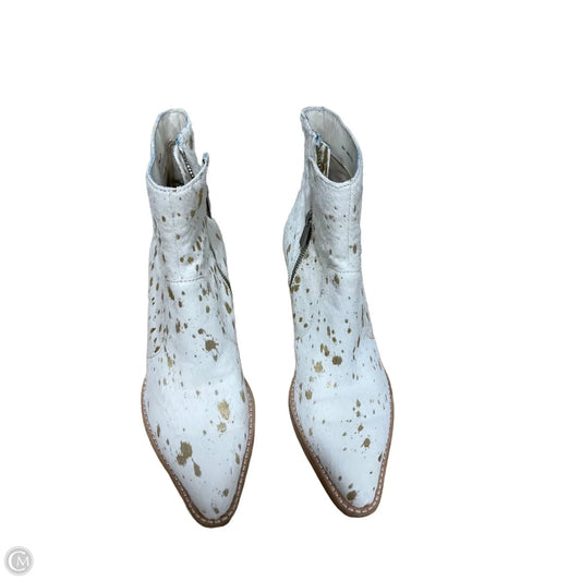 Boots Ankle Flats By Dolce Vita In Animal Print, Size: 7