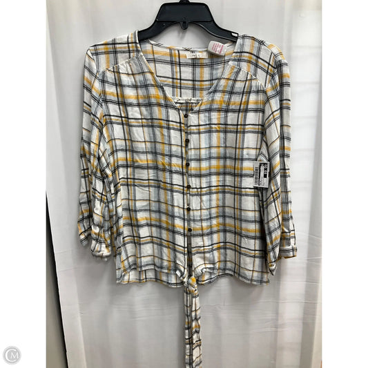 Top Short Sleeve By Maurices In Plaid Pattern, Size: L