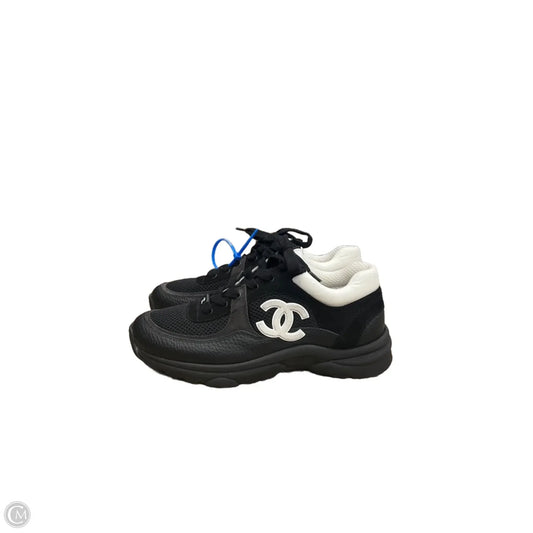 Shoes Luxury Designer By Chanel In Black, Size: 8