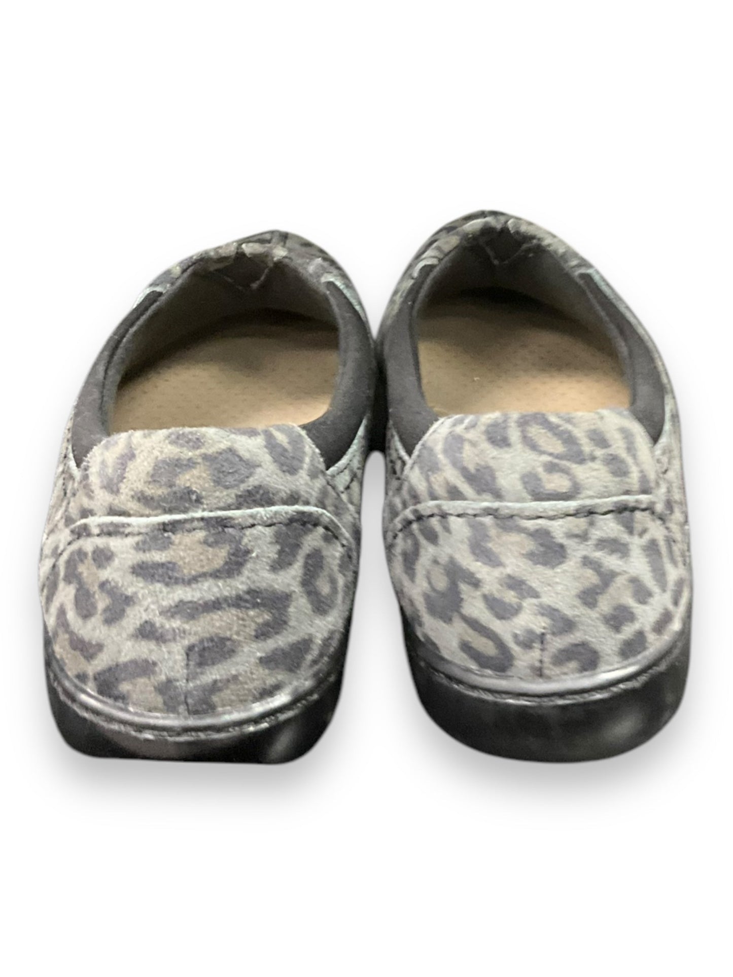 Shoes Flats By Clarks In Animal Print, Size: 7