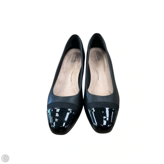 Shoes Flats By Clarks In Black, Size: 11