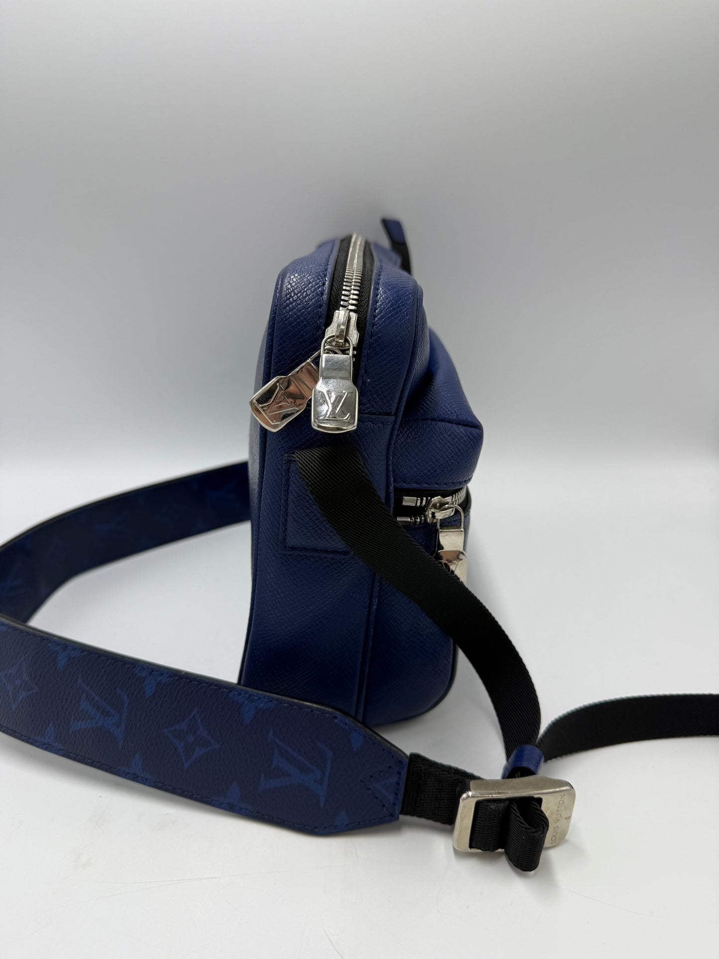 Louis Vuitton Outdoor Messenger Taigara Luxury Handbag
