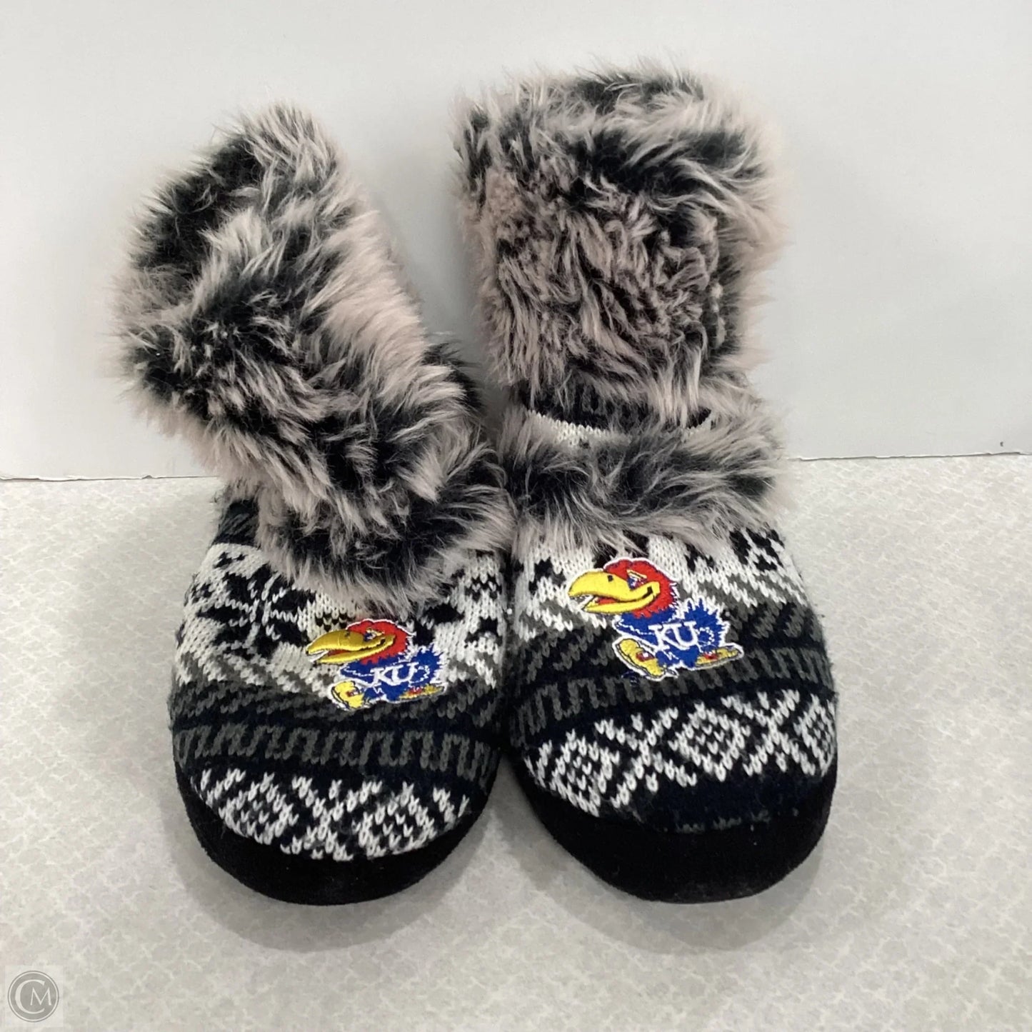Slippers By Clothes Mentor In Black & Grey