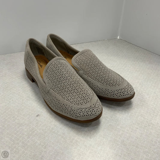 Shoes Flats By Clarks In Grey, Size: 10
