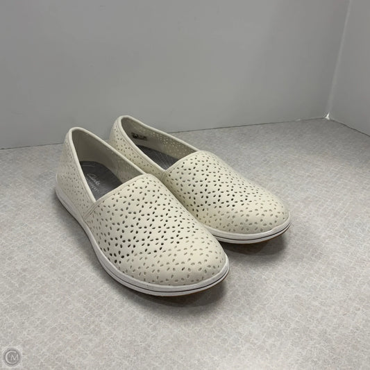 Shoes Flats By Clarks In White, Size: 10