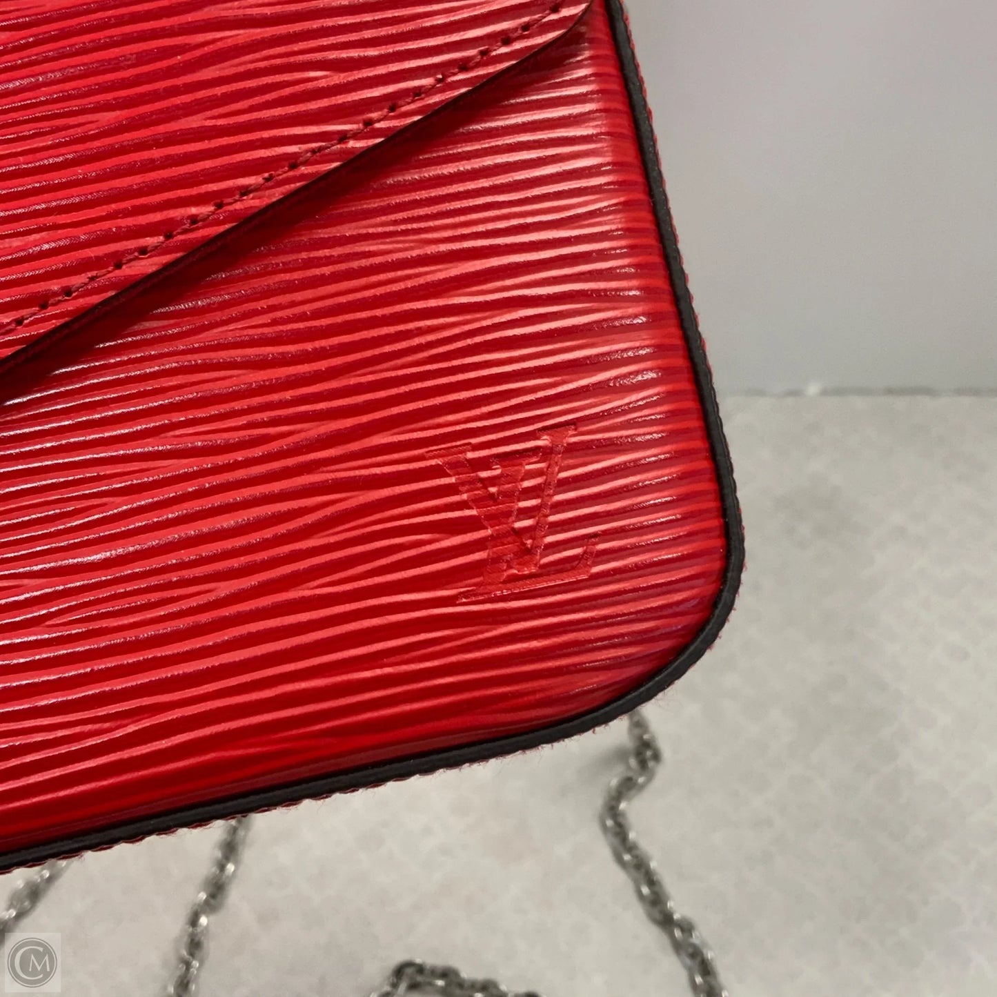 Crossbody Luxury Designer By Louis Vuitton, Size: Medium