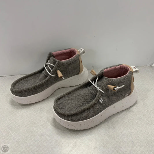 Shoes Flats By Hey Dude In Grey, Size: 6