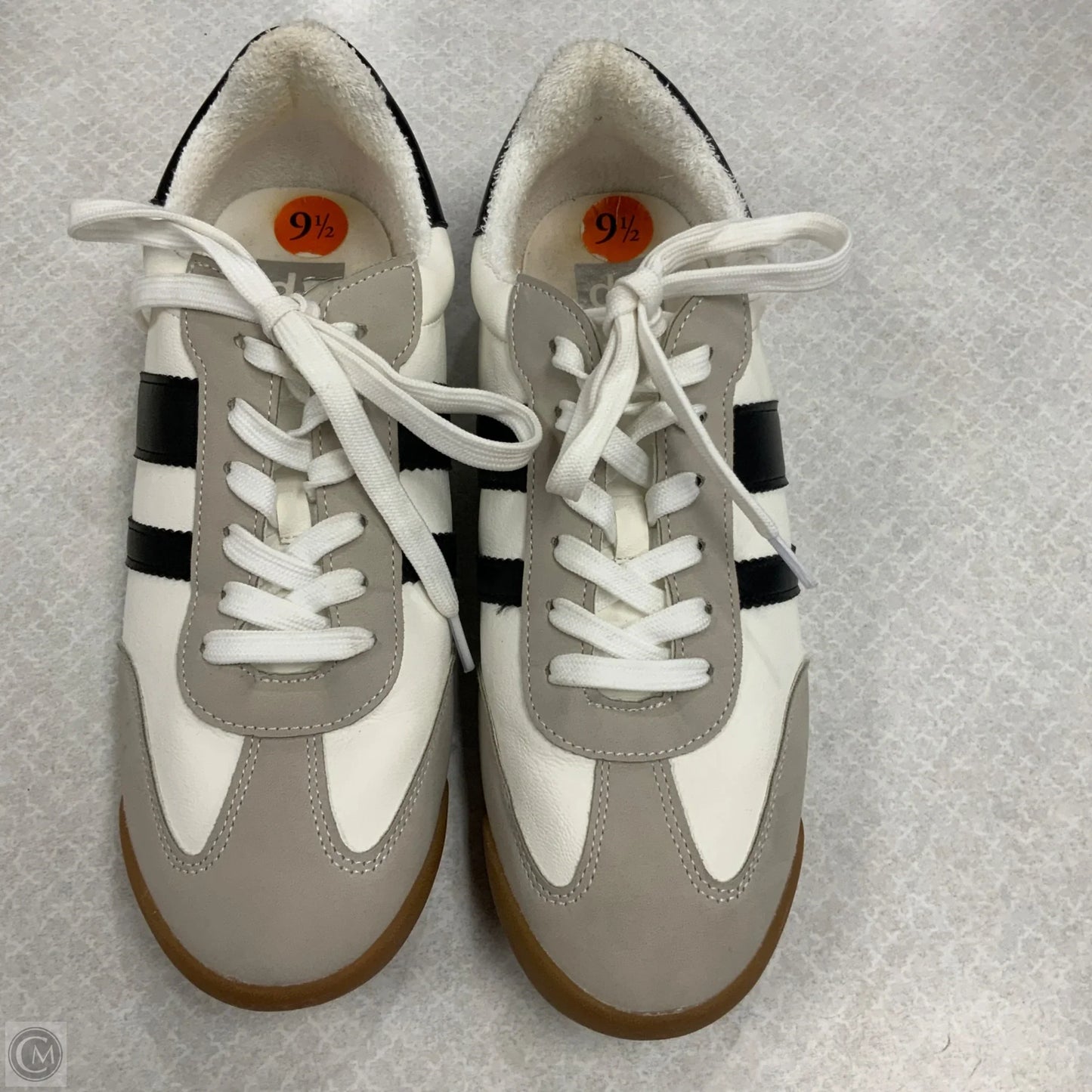 Shoes Sneakers By Dv In White, Size: 9.5