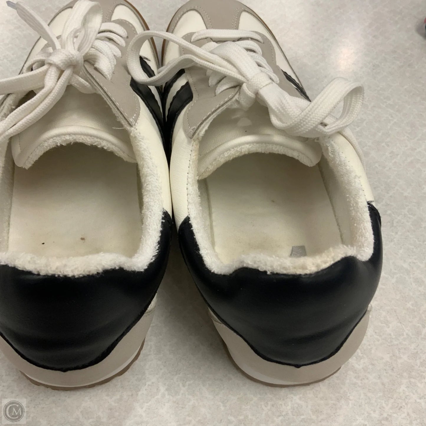 Shoes Sneakers By Dv In White, Size: 9.5