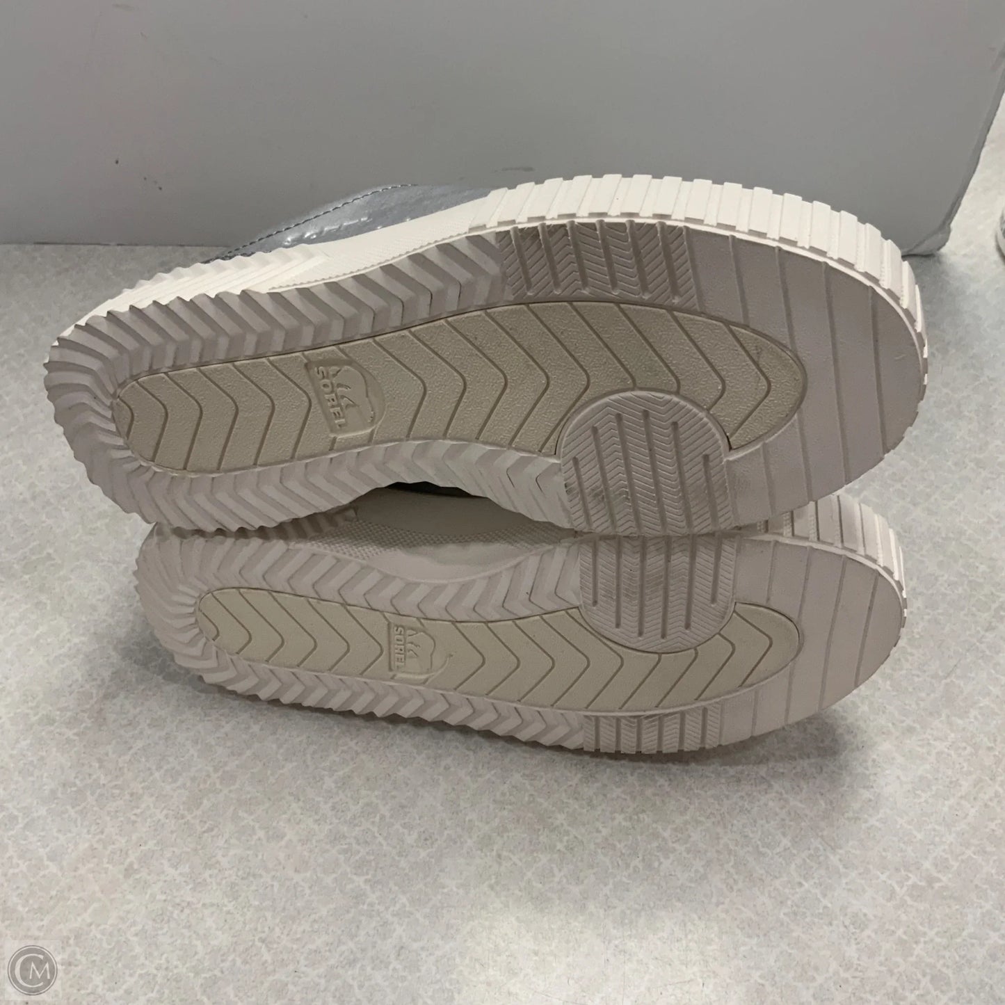 Shoes Sneakers By Sorel In Silver, Size: 6