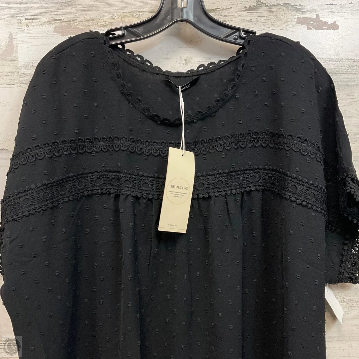 Top Short Sleeve By Dokotoo In Black, Size: 2x