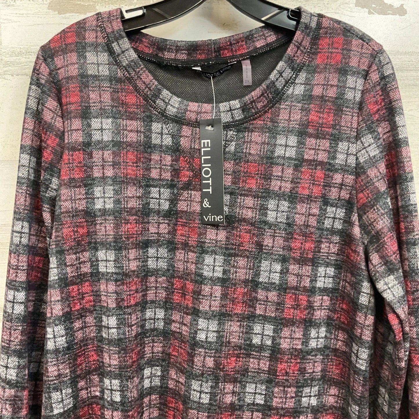 Top Long Sleeve By ELLIOT AND VINE In Red & Silver, Size: 2x