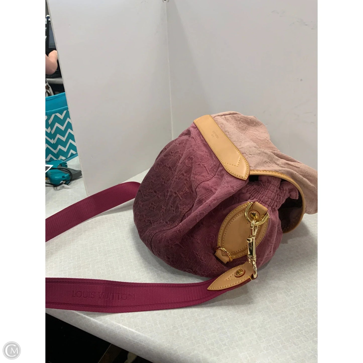 Handbag Luxury Designer By Louis Vuitton, Size: Medium