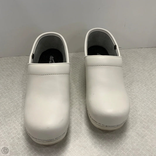 Shoes Flats By Dansko In White, Size: 7.5