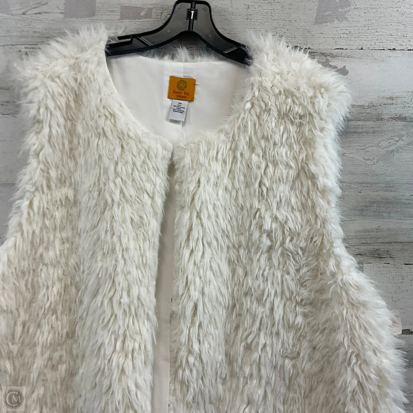 Vest Faux Fur & Sherpa By Ruby Rd In White, Size: 3x