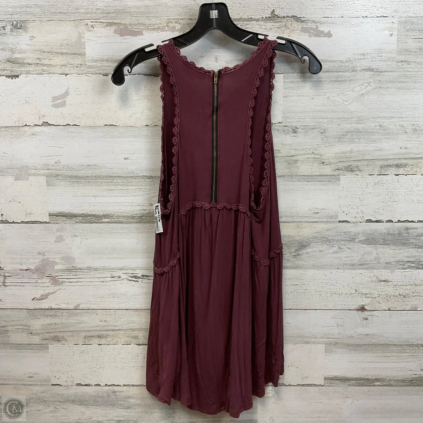 Top Sleeveless By Pol In Maroon, Size: L