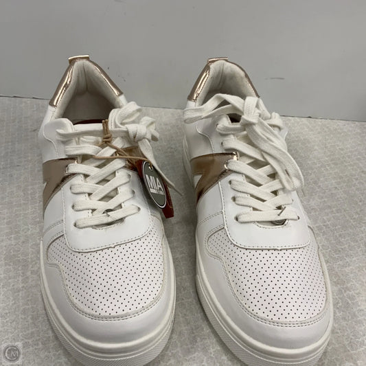Shoes Sneakers By Mia In White, Size: 9