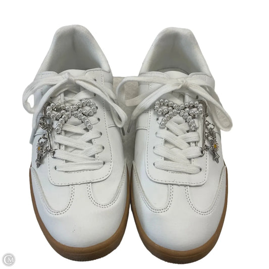 Shoes Sneakers By No Boundaries In White, Size: 11