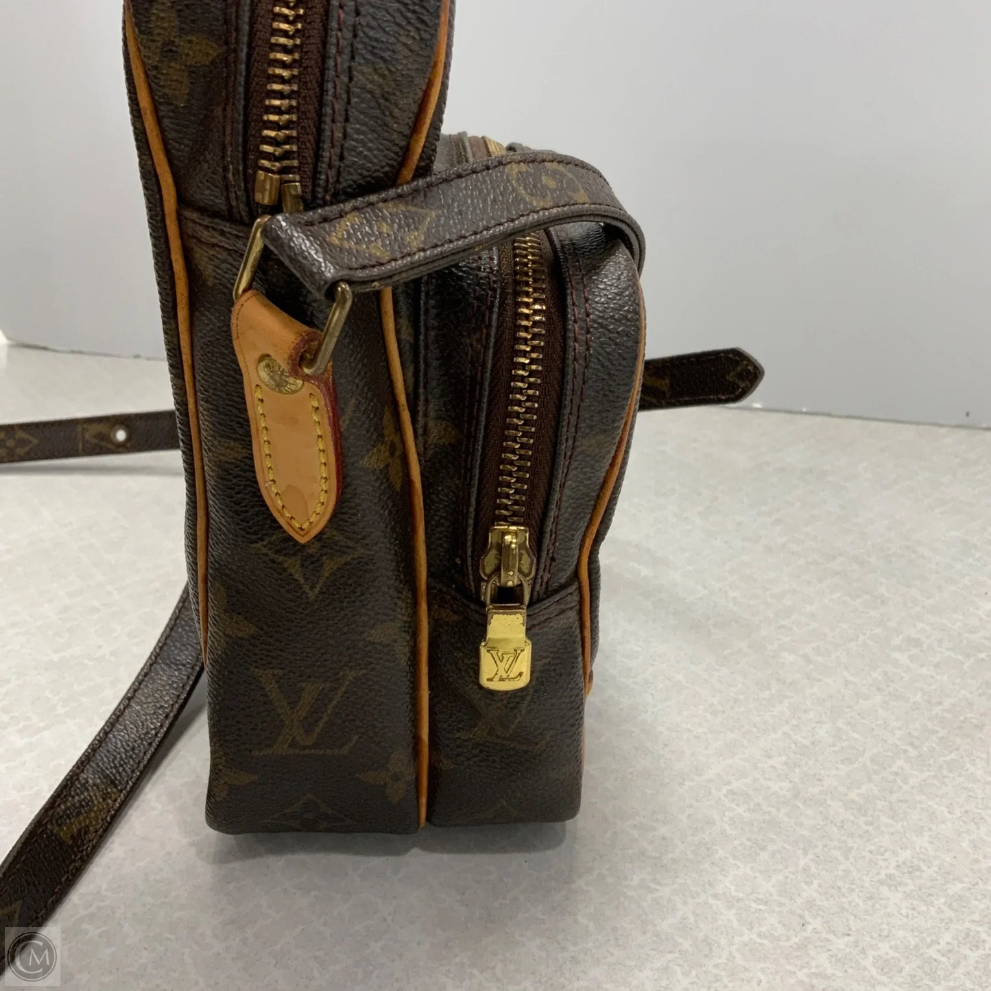 Handbag Luxury Designer By Louis Vuitton, Size: Small