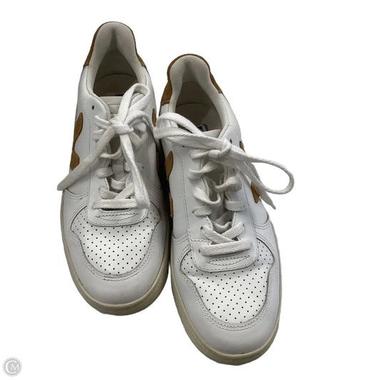 Shoes Sneakers By Veja In White, Size: 7