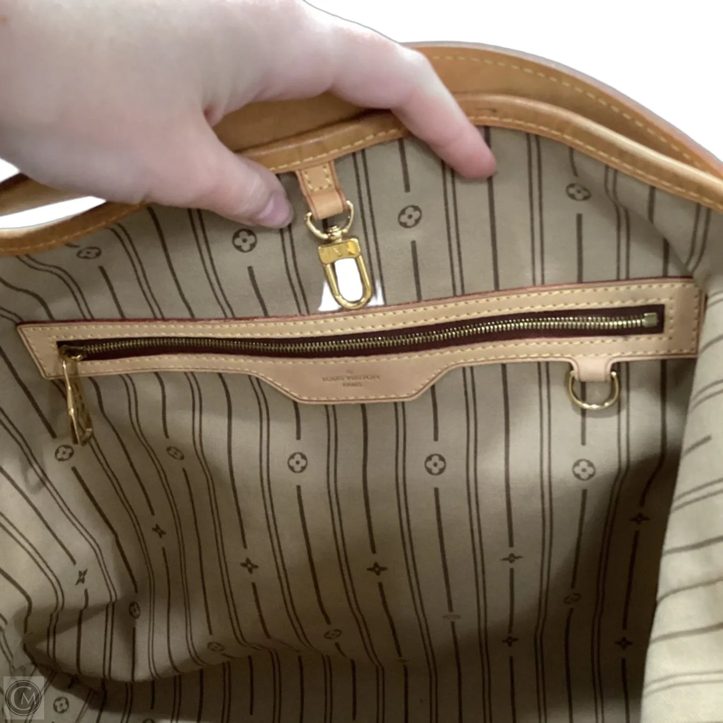 Handbag Luxury Designer By Louis Vuitton, Size: Large