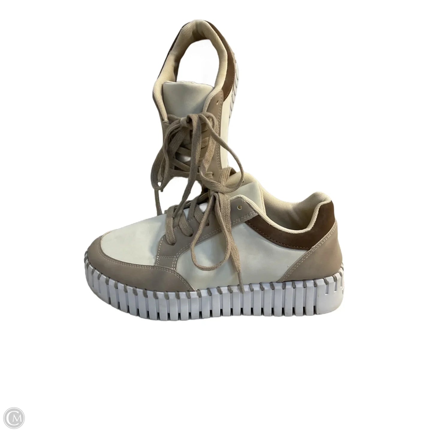 Shoes Sneakers By Clothes Mentor In Cream & Tan, Size: 7.5