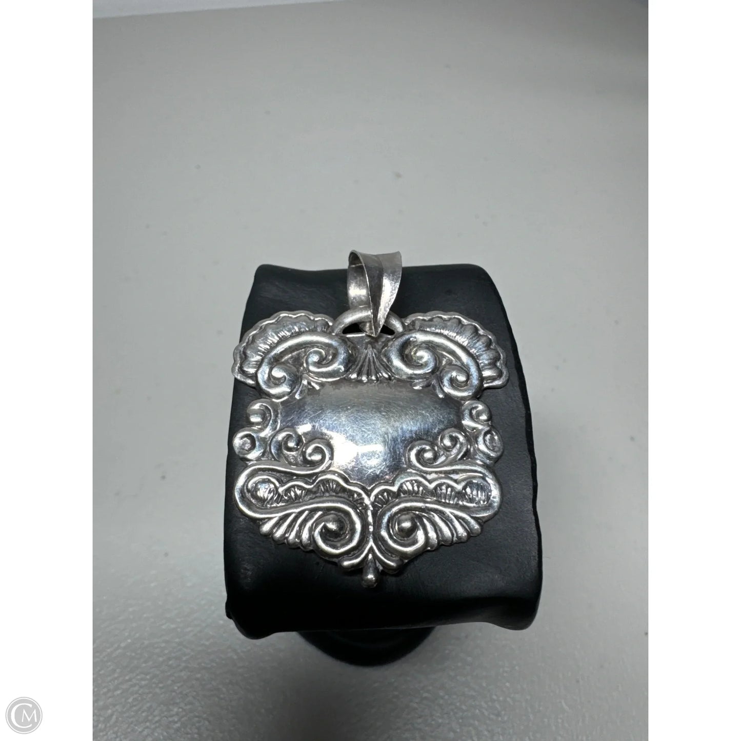 Necklace Pendant By Clothes Mentor
