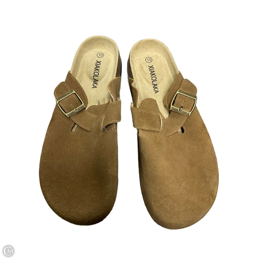 Shoes Flats By Clothes Mentor In Brown, Size: 10