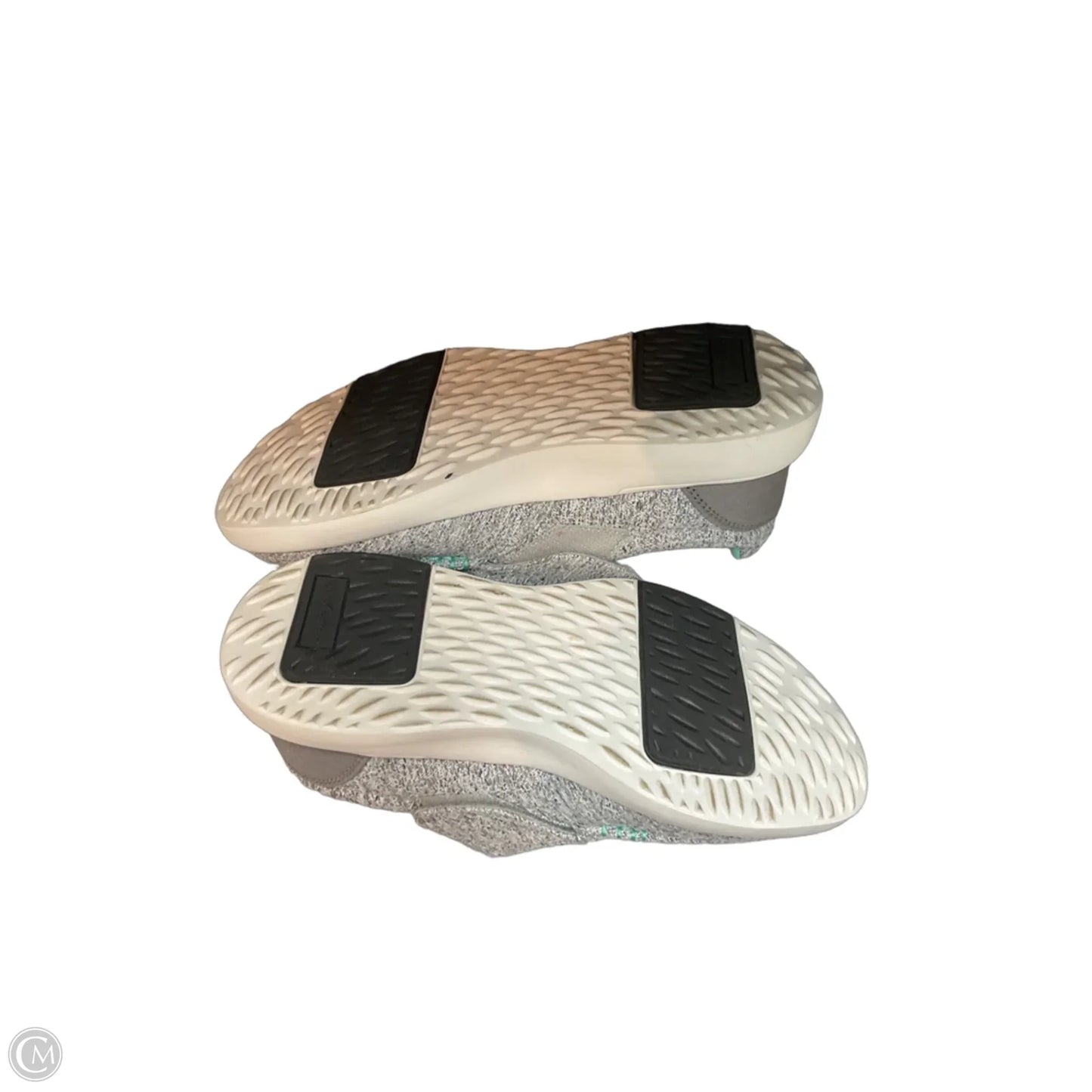 Shoes Sneakers By Clothes Mentor In Grey, Size: 8.5