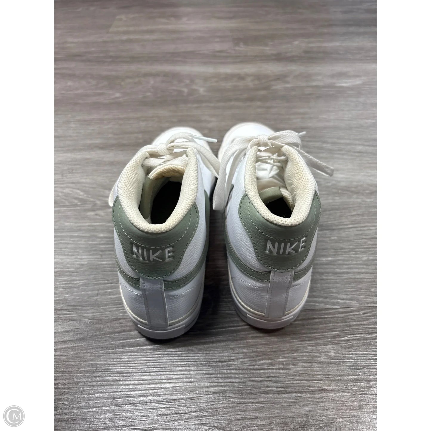 Shoes Sneakers By Nike In Green & White, Size: 10