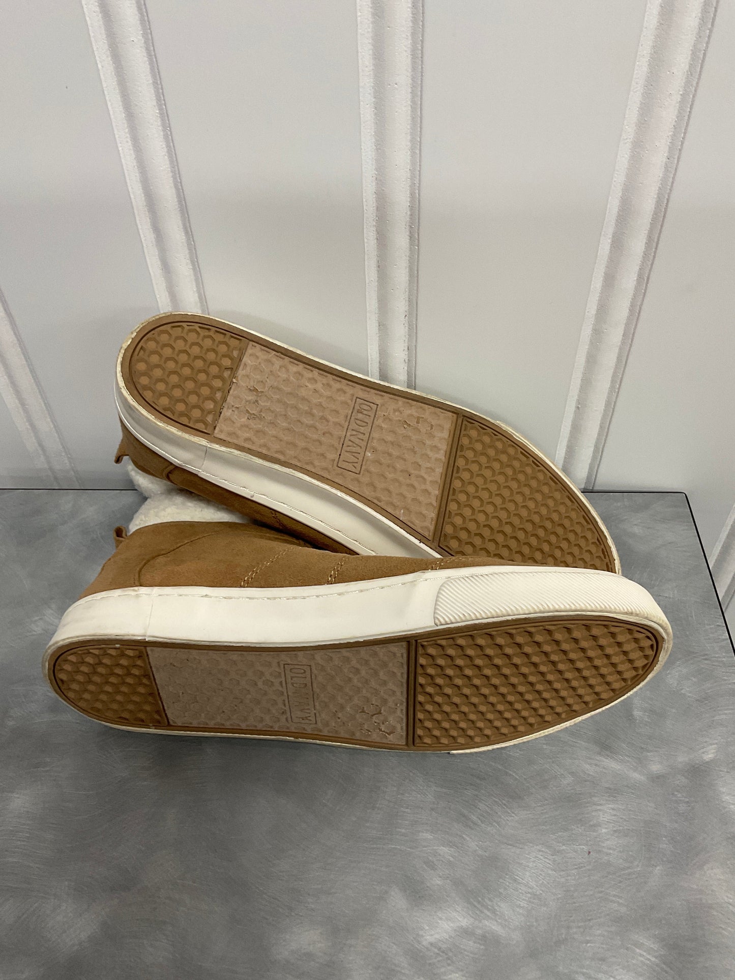 Shoes Sneakers By Old Navy In Tan, Size: 6