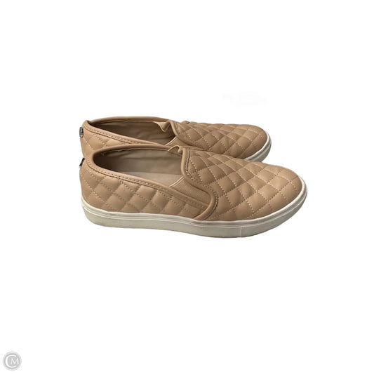 Shoes Flats By Steve Madden In Tan, Size: 6
