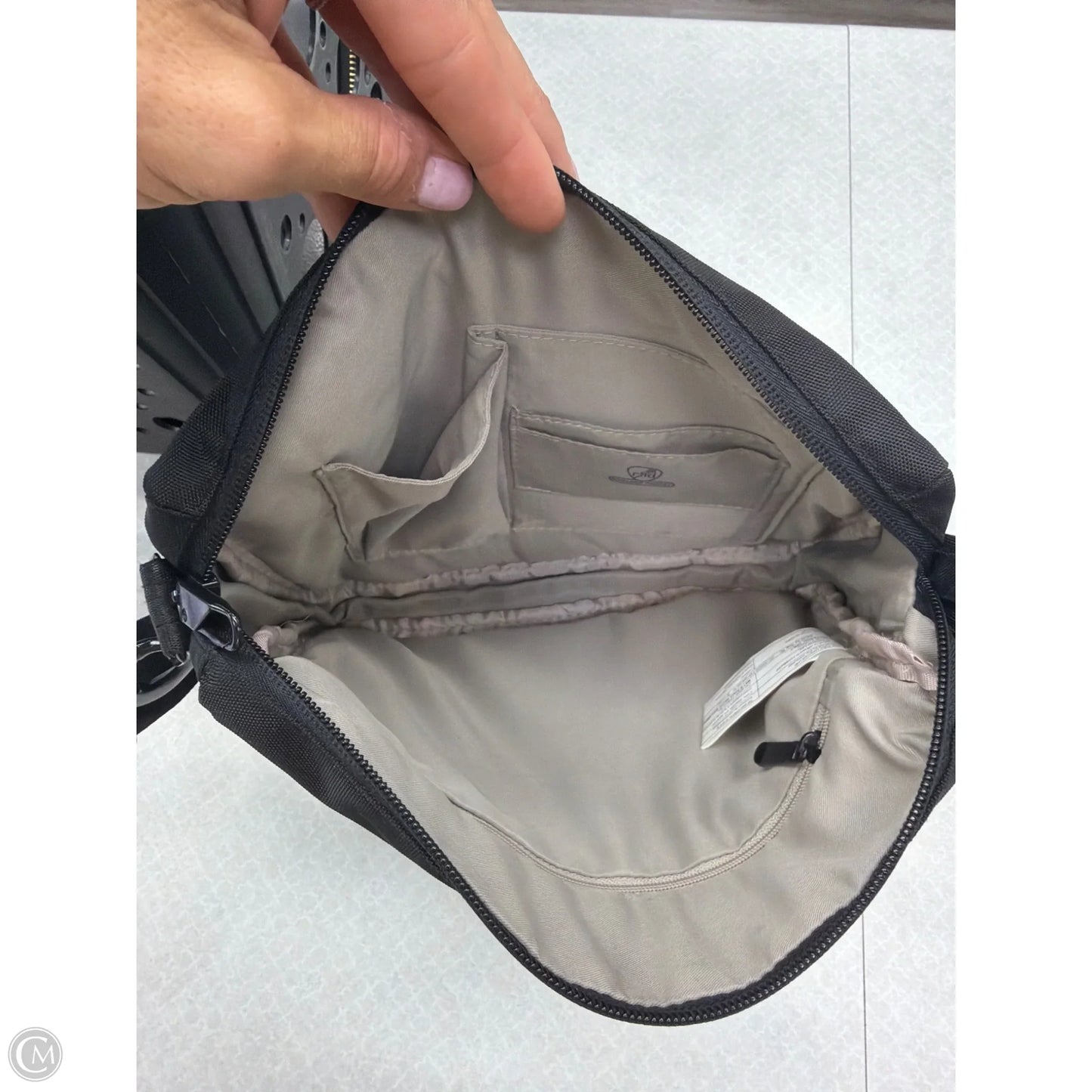 Handbag By Clothes Mentor, Size: Medium